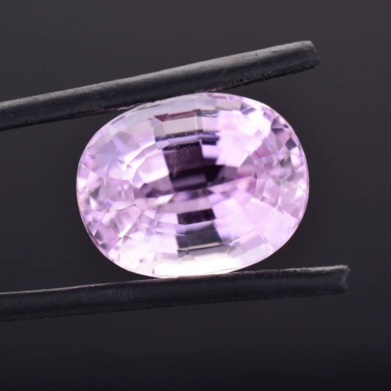Fantastic Pink Kunzite Gemstone from Afghanistan, 18.51 cts., 17.4x13.7 mm., Oval Shape