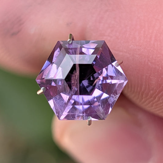 Amethyst, 3.25 cts., 105 x 9.2 mm, Hexagon, Purple, Brazil, Natural