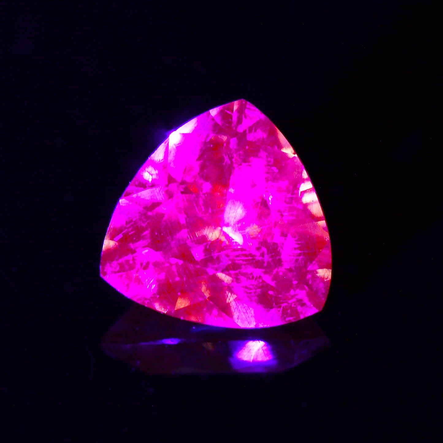 Dragon Garnet, 0.83 cts., 6.2 mm., Trillion, Pink, Tanzania, Natural