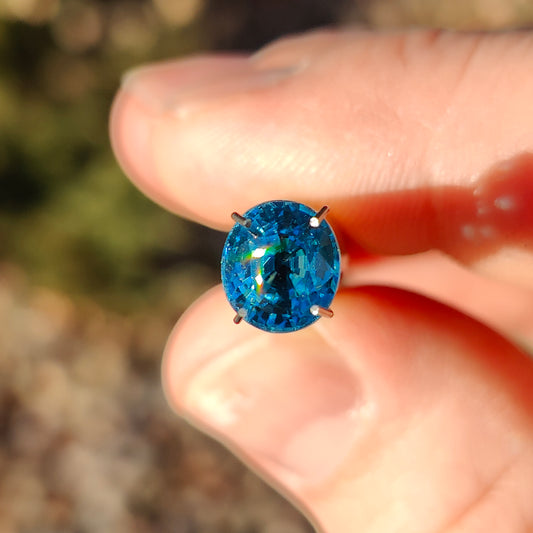 Zircon, 3.36 cts., 8.1x7.3 mm., Oval, Blue, Cambodia, Heated