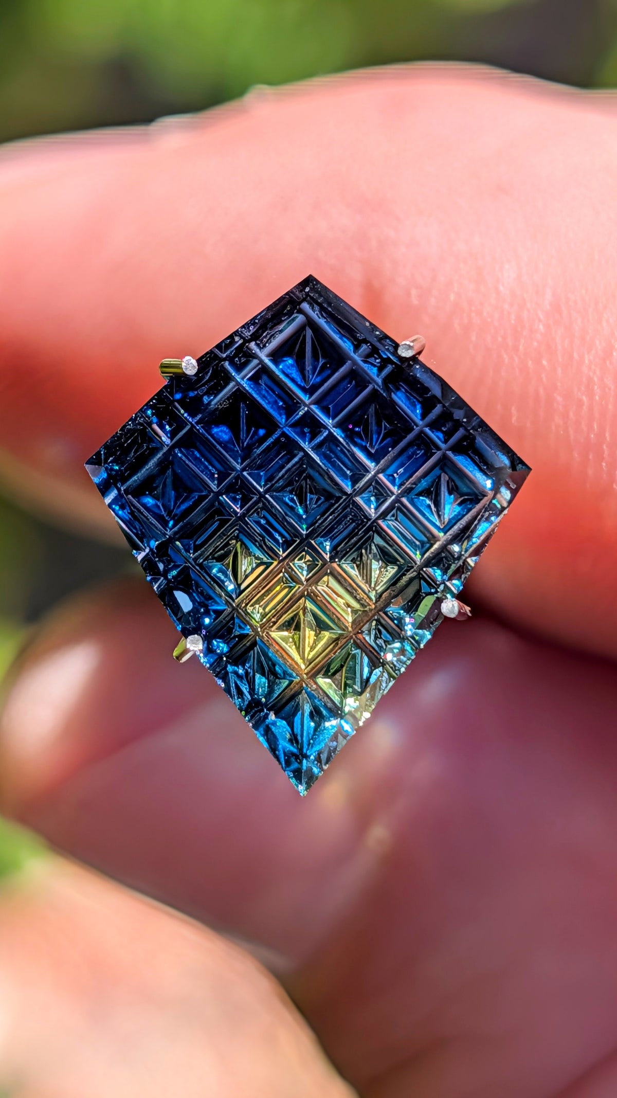 Parti Sapphire, 4.70 cts., 15.8x13.6 mm, Fantasy Kite, Blue, Yellow, Bicolor, Australia, Natural