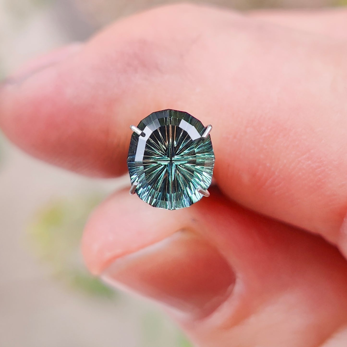 Sapphire, 2.62 cts., 8.7x7.5 mm., Fantasy Oval, Color Shift, Teal, Green, Madagascar, Natural