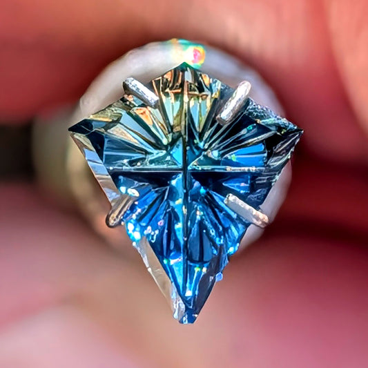 Parti Sapphire, 0.81 cts., 7.7 x 7.0 mm, Fantasy Kite, Blue, Yellow, Bicolor, Australia, Natural