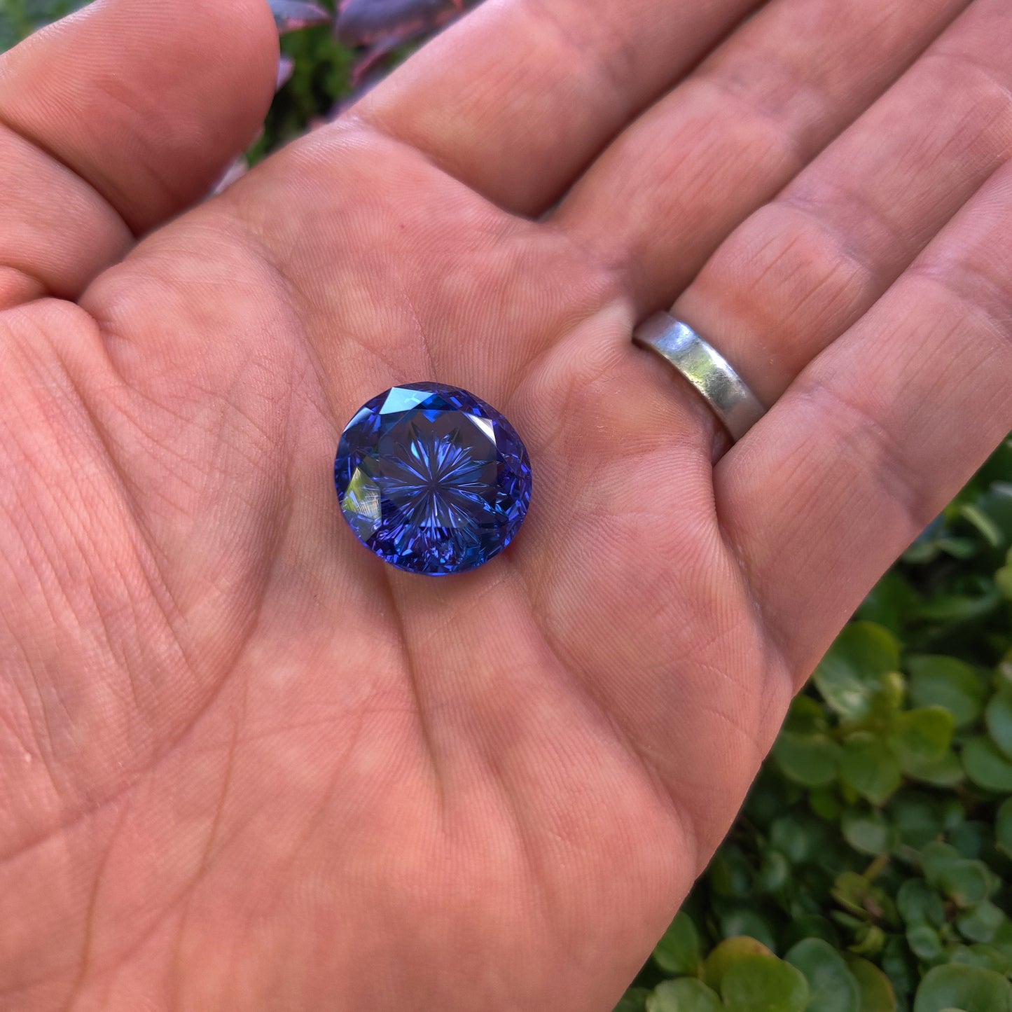 Tanzanite, 30.36 cts. 19 mm., Round Fantasy, Blue, Purple, Tanzania