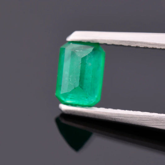 Excellent Rich Green Emerald Gemstone from Colombia, 0.90 cts., 6.5x4.6 mm., Step Emerald Cut