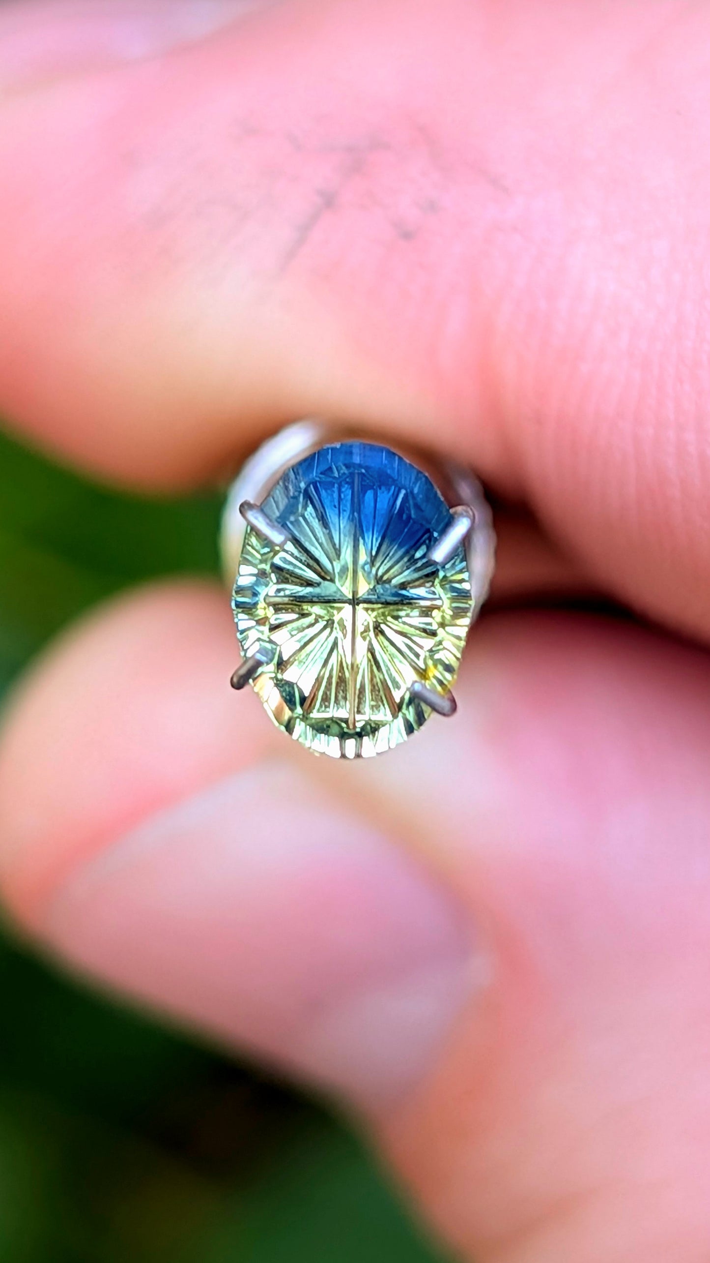 Parti Sapphire, 1.25 cts., 7.4 x 5.5 mm, Fantasy Oval, Blue, Yellow, Bicolor, Australia, Natural
