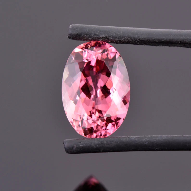 Excellent Bright Pink Tourmaline Gemstone, 6.88 cts., 14.0x9.7 mm., Oval Cut