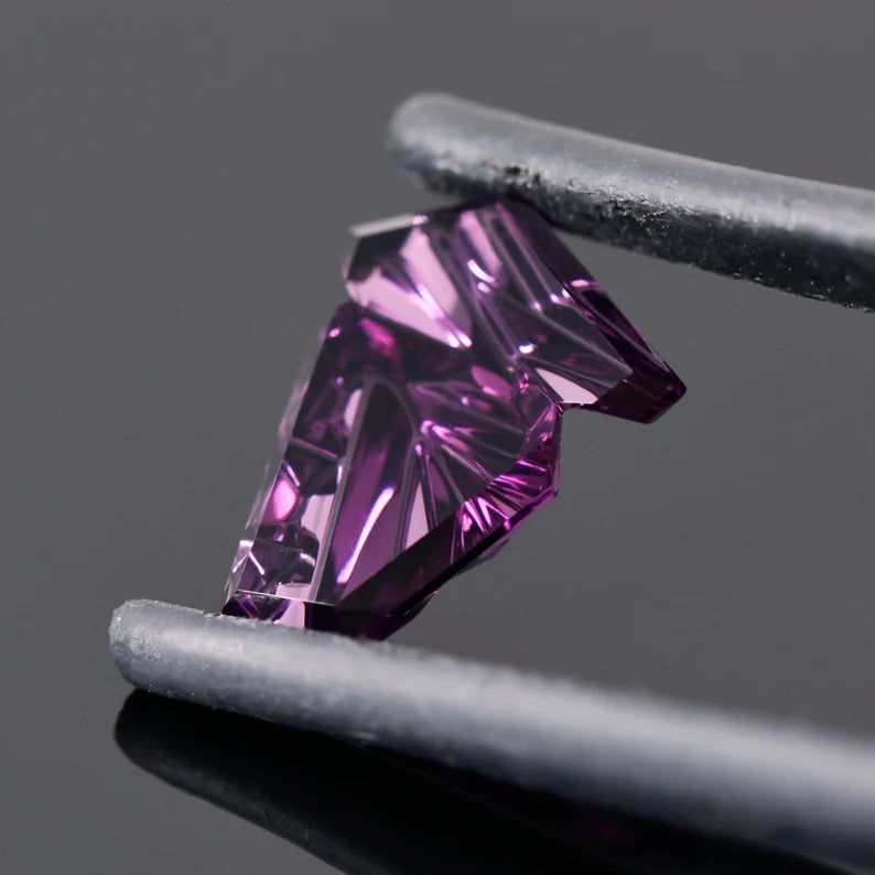 Fantastic Purple Spinel Gemstone from Tanzania, 3.73 cts., 13x10 mm., Fantasy Cut Freeform Shape