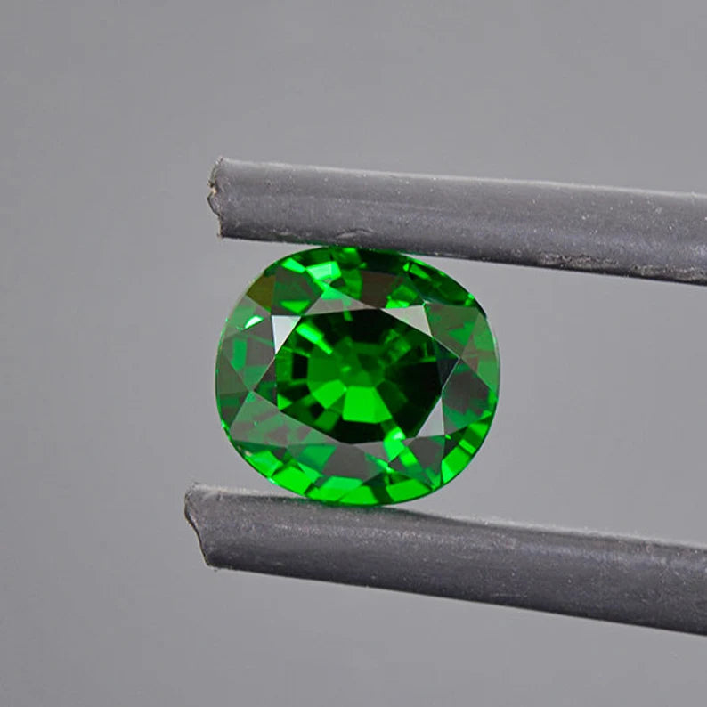 Enchanting Deep Green Tsavorite Gemstone from Kenya 1.57 cts