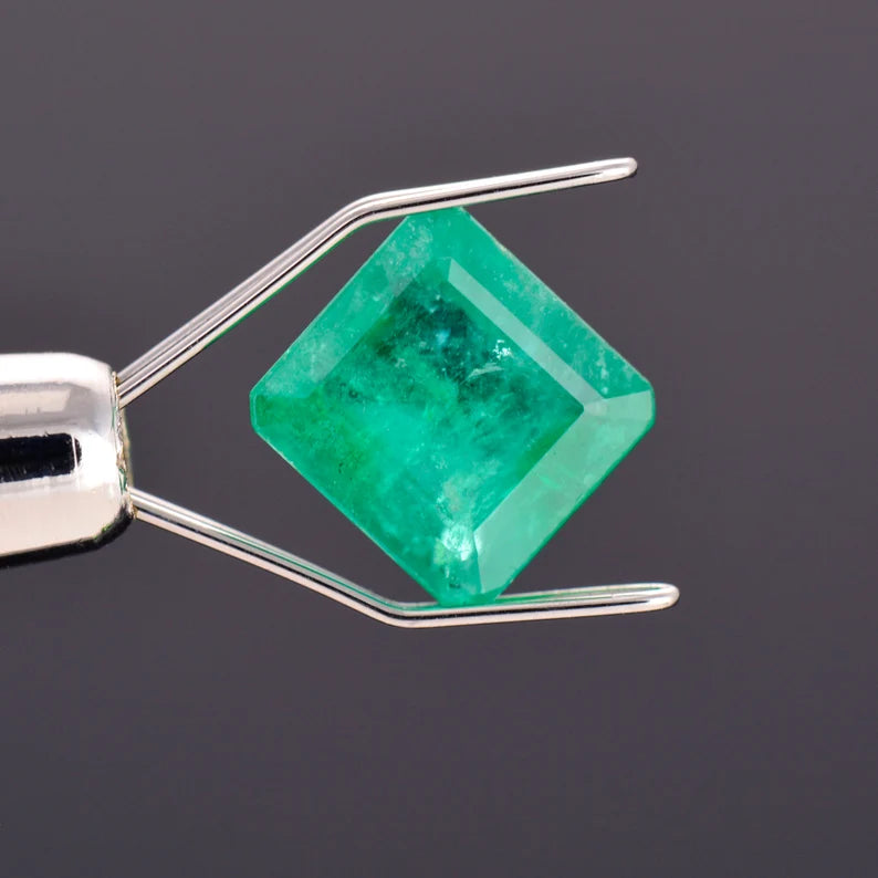 Beautiful Rich Green Emerald Gemstone from Colombia, 2.29 cts., 7.1x6.7 mm., Emerald Shape