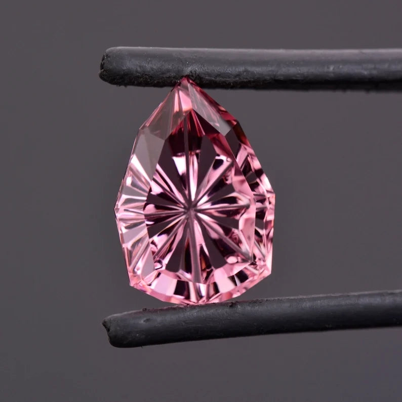 Exquisite Pink Tourmaline Gemstone from Brazil, 5.00 cts., 13x9 mm., Fantasy Cut Shield Shape