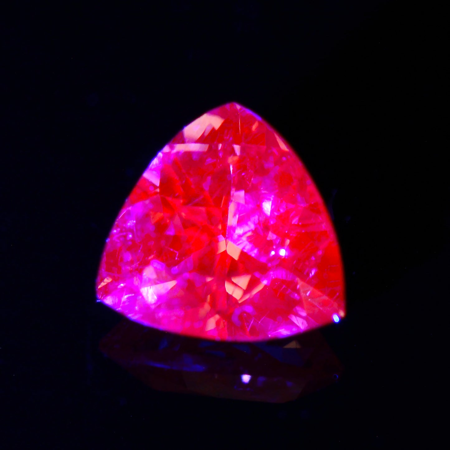 Dragon Garnet, 0.50 cts., 5.0 mm., Trillion, Pink, Tanzania, Natural
