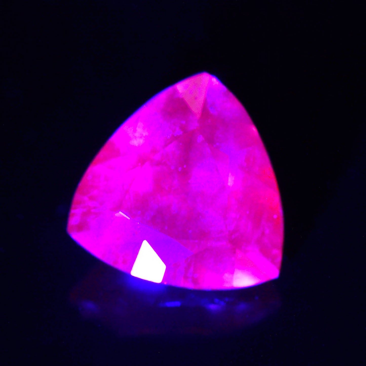 Dragon Garnet, 0.81 cts., 5.9 mm., Trillion, Pink, Tanzania, Natural