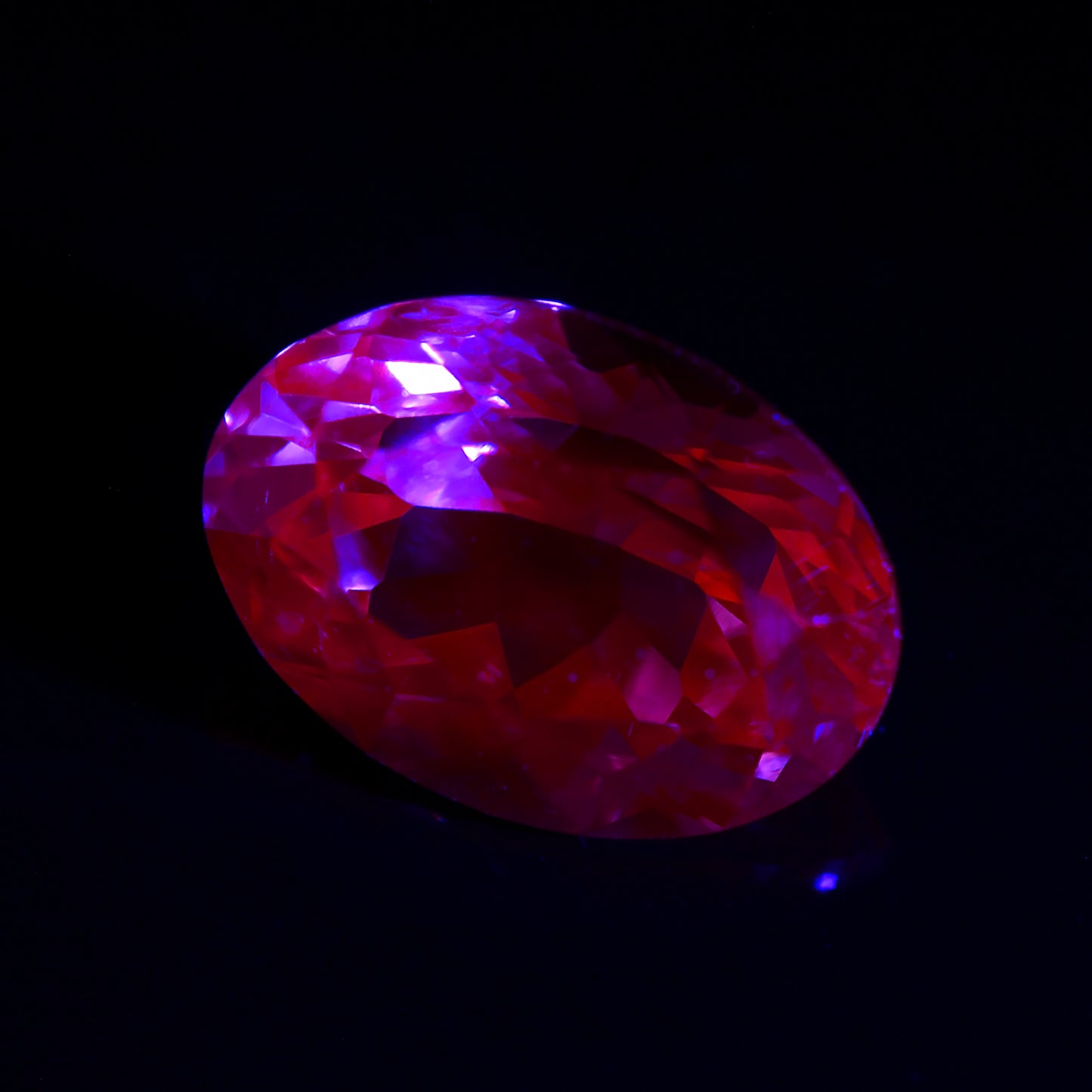 Dragon Garnet, 0.99 cts., 7.0 x 4.9 mm., Oval, Pink, Tanzania, Natural