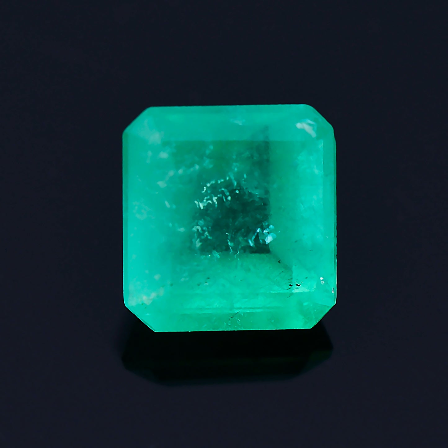 Emerald, 0.64cts., 5.0x4.7 mm., Emerald Shape, Green, Colombia