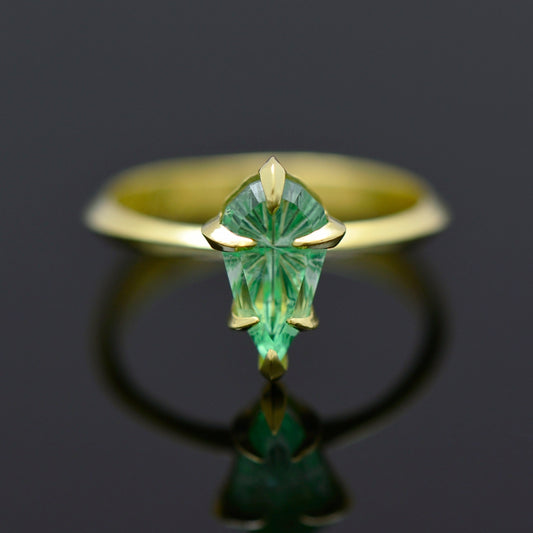 Paraiba Tourmaline Electrum Gold Ring, 1.50 cts, 10x6 mm, Fantasy Pear, Green, Mozambique, Heated