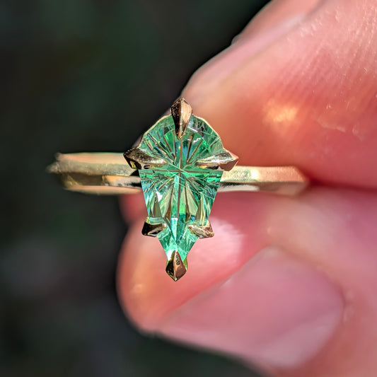 Paraiba Tourmaline Electrum Gold Ring, 1.50 cts, 10x6 mm, Fantasy Pear, Green, Mozambique, Heated
