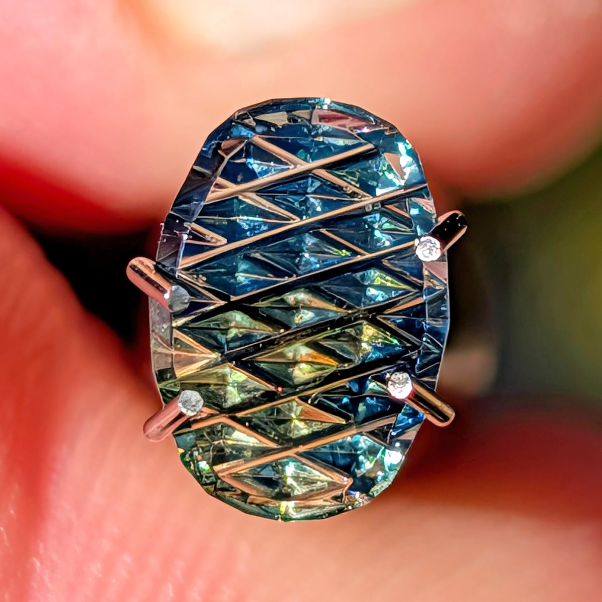 Parti Sapphire, 0.95 cts., 8.1x5.8 mm, Fantasy Oval, Teal, Yellow, Bicolor, Australia, Natural