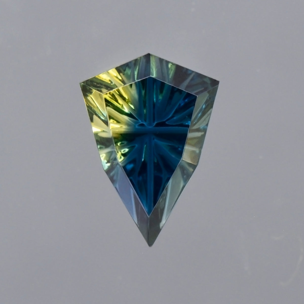 Parti Sapphire, 0.57 cts., 6.5x4.7 mm, Fantasy Kite, Blue, Yellow, Bicolor, Australia, Natural