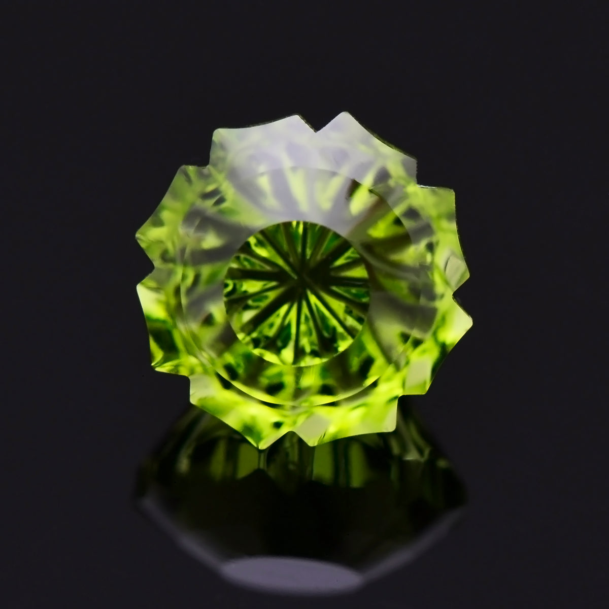 Peridot, 2.82 cts., 8.1 mm, Fantasy Baroque Round, Green, Tanzania, Natural