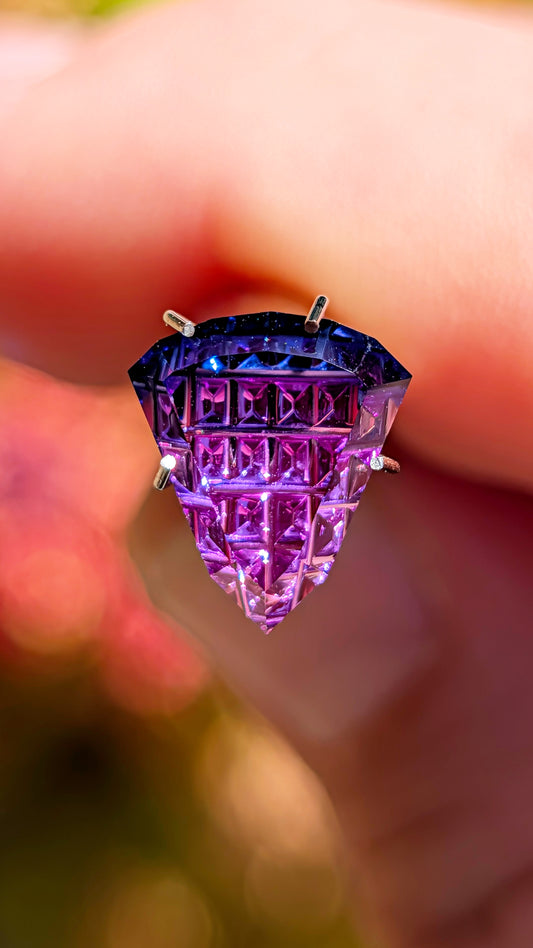 LAB Sapphire, 4.71 cts., 11.3 x 10.0 mm, Fantasy Triangle, Pink, Blue, Bicolor, Lab Grown