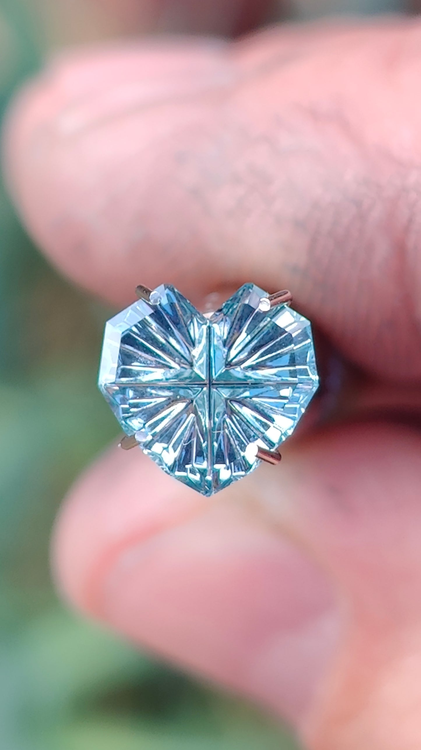 Sapphire, 1.47 cts., 8.6x8.3x1.9  mm., Fantasy Heart, Blue, Green, Color Shift, Montana, Natural