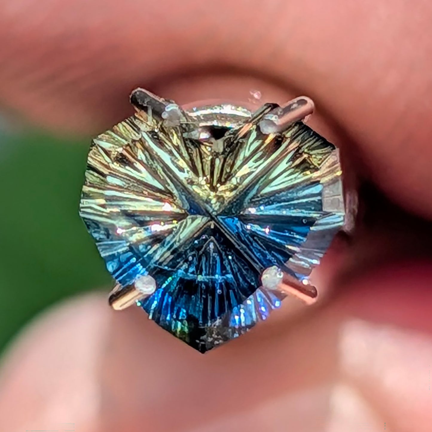 Parti Sapphire, 1.02 cts., 6.7 x 6.4 mm, Fantasy Heart, Blue, Yellow, Bicolor, Australia, Natural