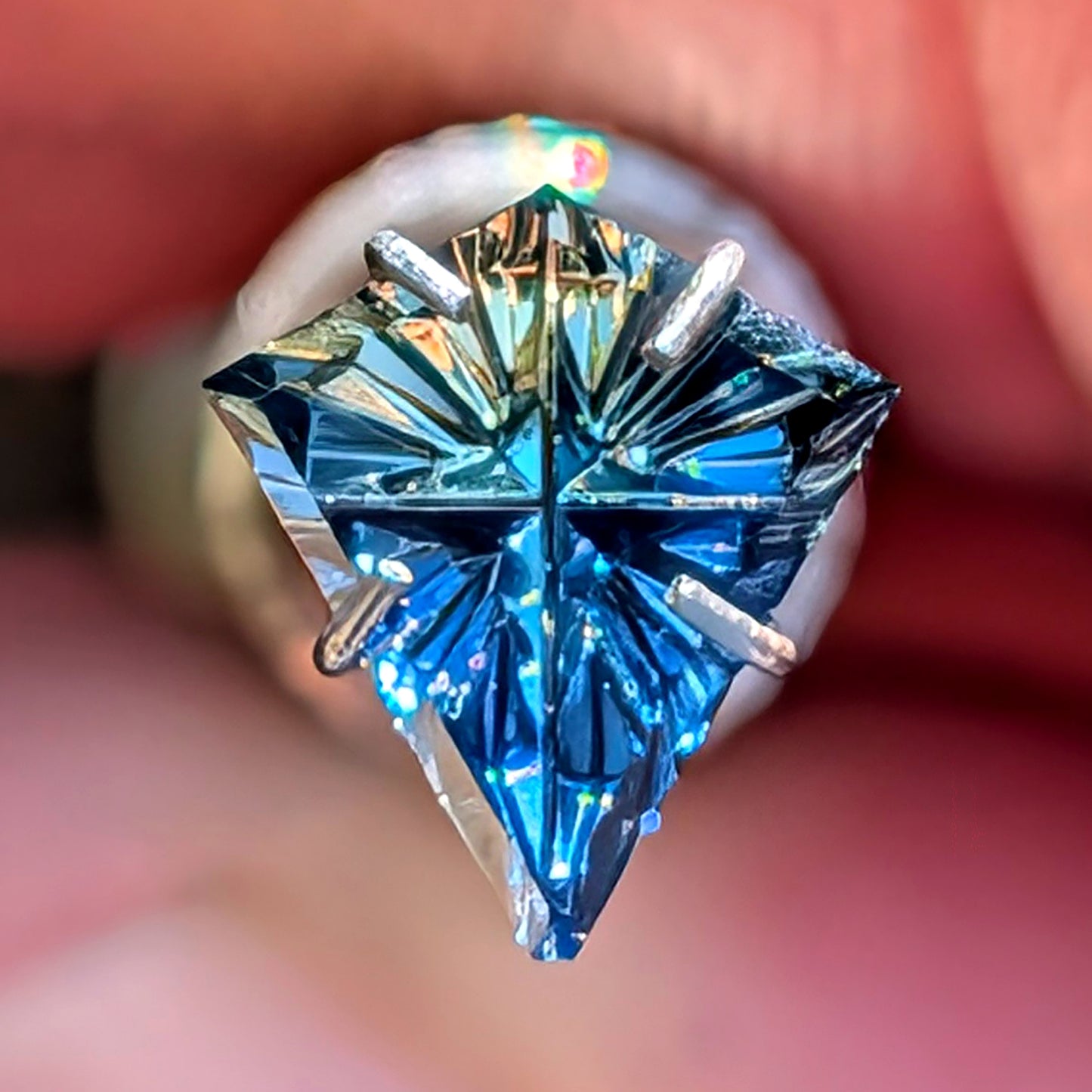 Parti Sapphire, 0.81 cts., 7.7 x 7.0 mm, Fantasy Kite, Blue, Yellow, Bicolor, Australia, Natural