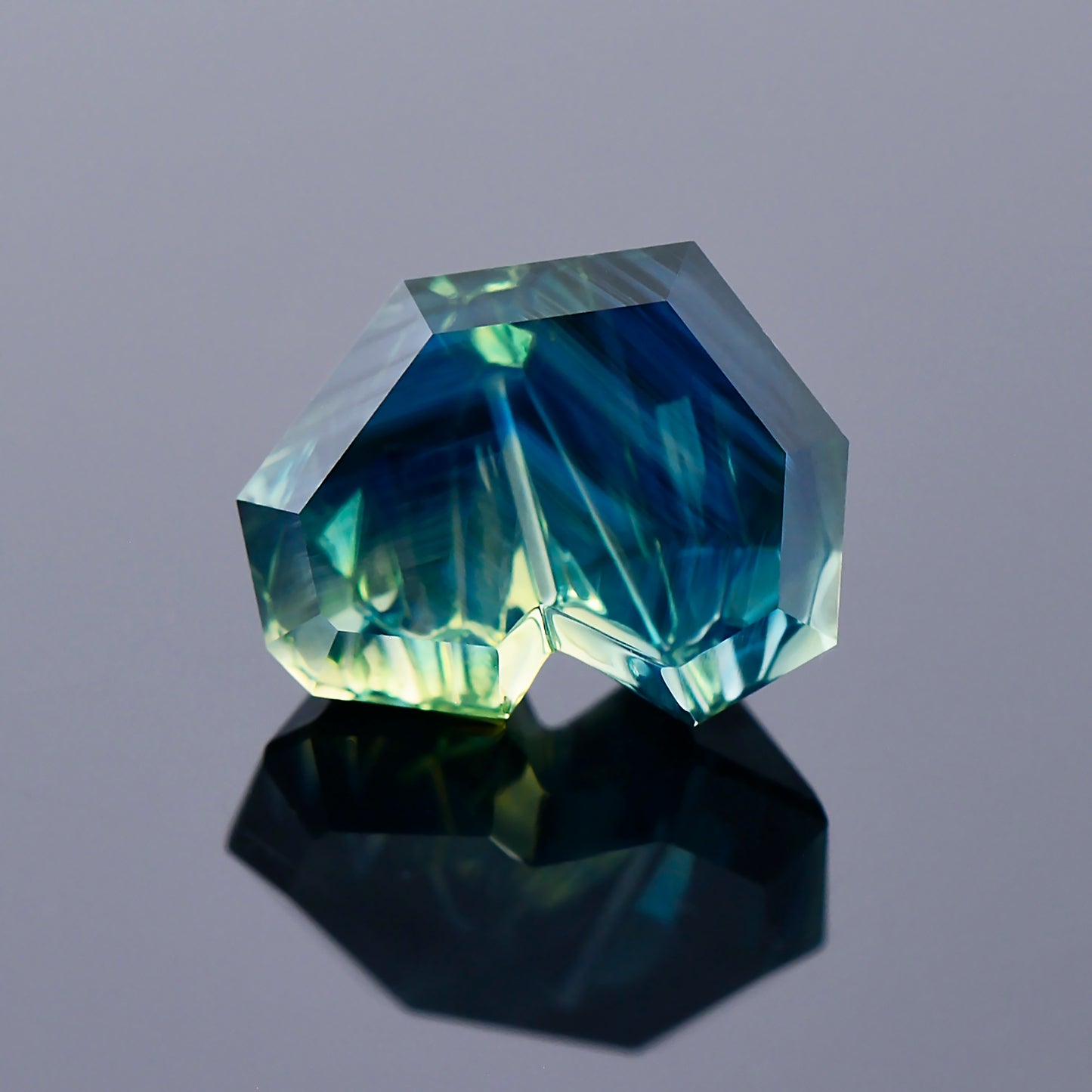 Parti Sapphire, 2.56 cts., 9.1x7.1 mm., Freeform Fantasy, Tricolor, Blue, Green, Yellow, Australia, Natural