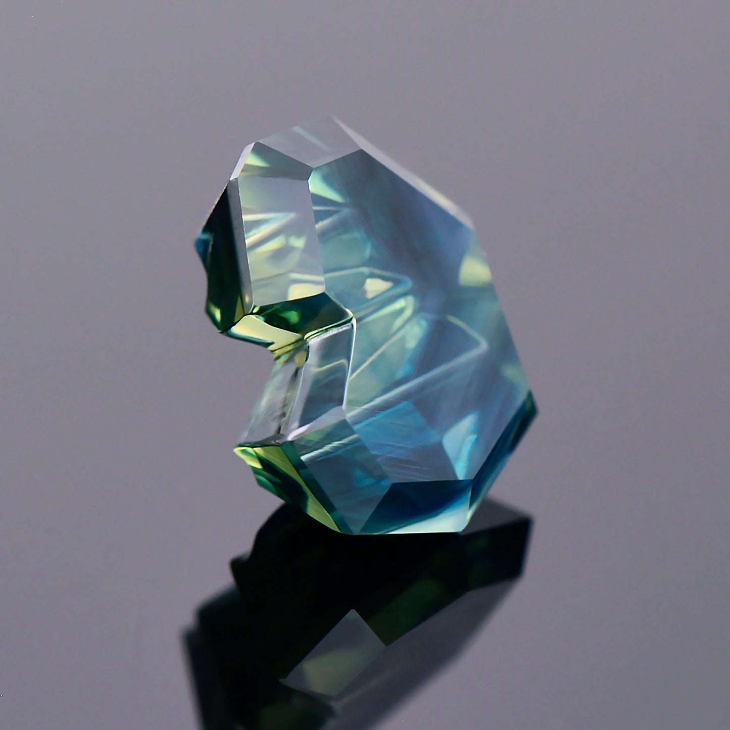 Parti Sapphire, 2.56 cts., 9.1x7.1 mm., Freeform Fantasy, Tricolor, Blue, Green, Yellow, Australia, Natural