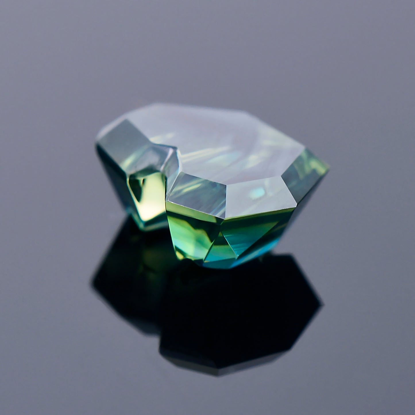 Parti Sapphire, 2.56 cts., 9.1x7.1 mm., Freeform Fantasy, Tricolor, Blue, Green, Yellow, Australia, Natural