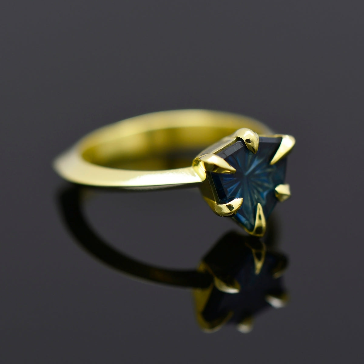 Sapphire Electrum Gold Ring, 2.12 cts, 9 mm, Fantasy Trillion, Blue, Australia, Heated