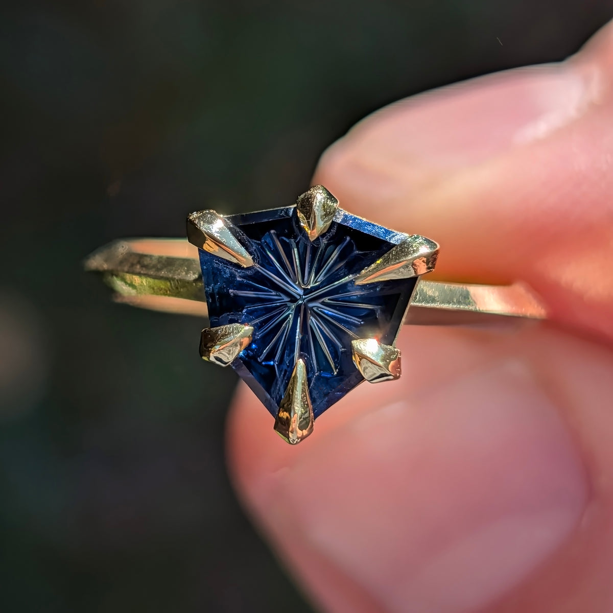 Sapphire Electrum Gold Ring, 2.12 cts, 9 mm, Fantasy Trillion, Blue, Australia, Heated