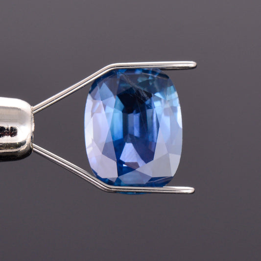 Sapphire, 2.27 cts., 9.5x7.0 mm., Oval, Blue, Sri Lanka, Heated, IGI Cert.