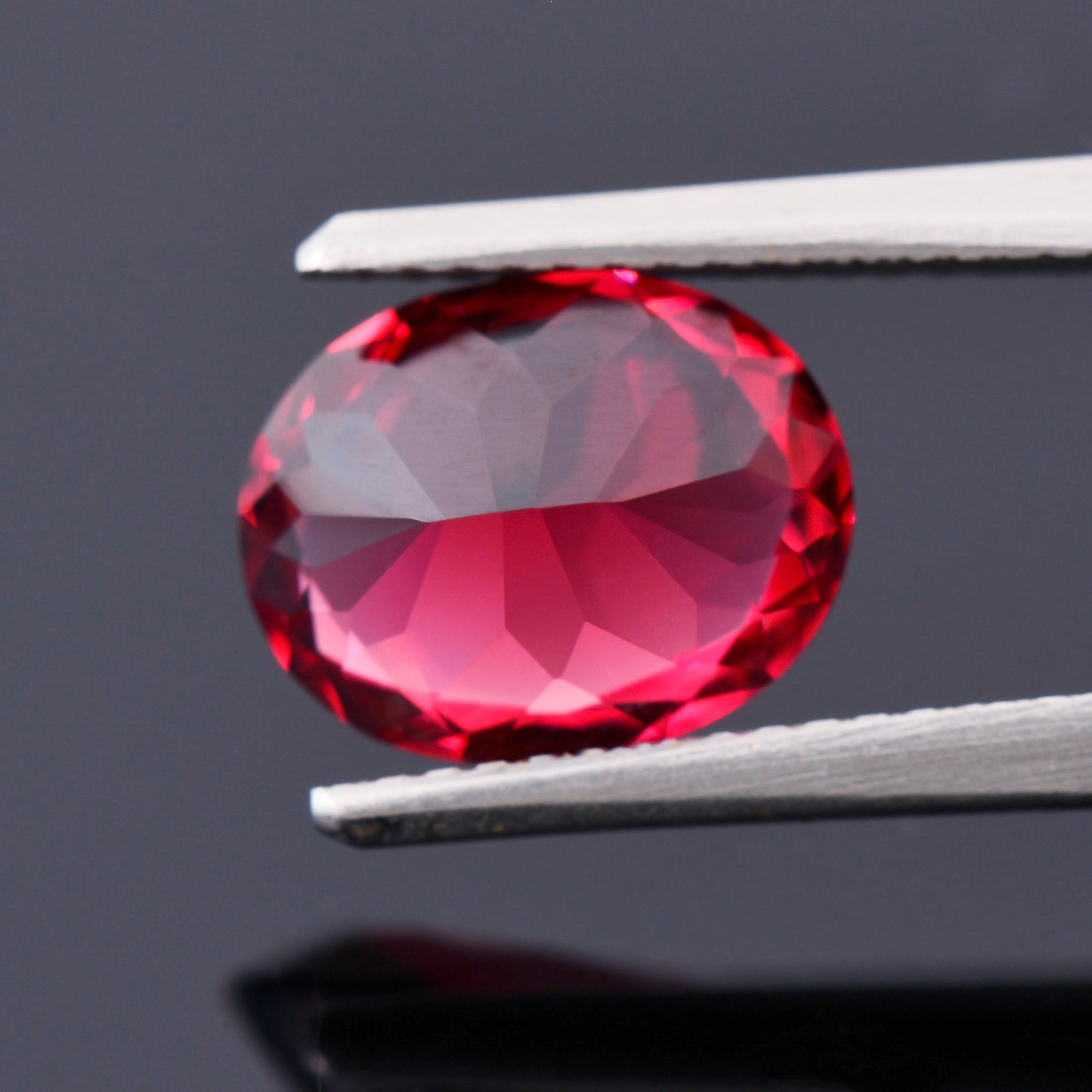 Spinel, 3.27 cts., 10.4x8.2 mm., Oval, Red, Vietnam, GIA Cert.