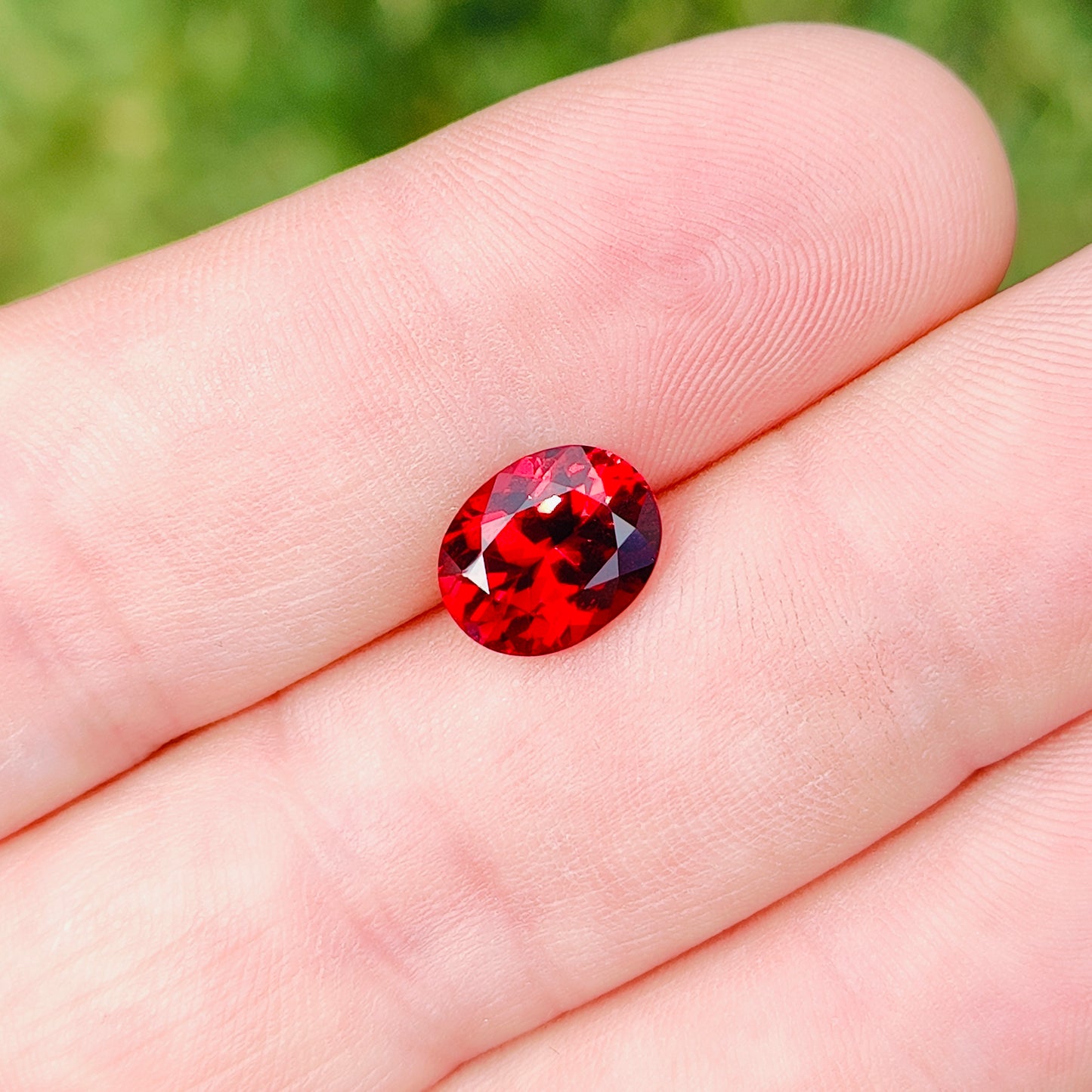 Spinel, 3.27 cts., 10.4x8.2 mm., Oval, Red, Vietnam, GIA Cert.