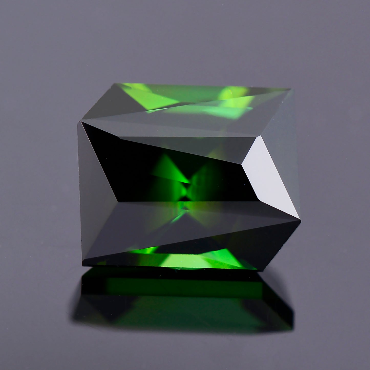 Tourmaline, 1.92 cts., 7.8x6.6 mm., Freeform, Green, Brazil, Natural