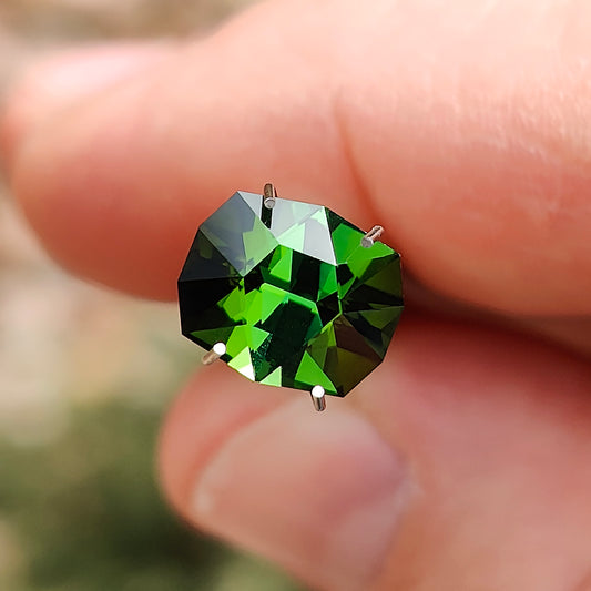 Tourmaline, 3.12 cts., 9.7x8.3 mm., Cushion Shape, Bicolor, Green, Olive, Brazil, Natural