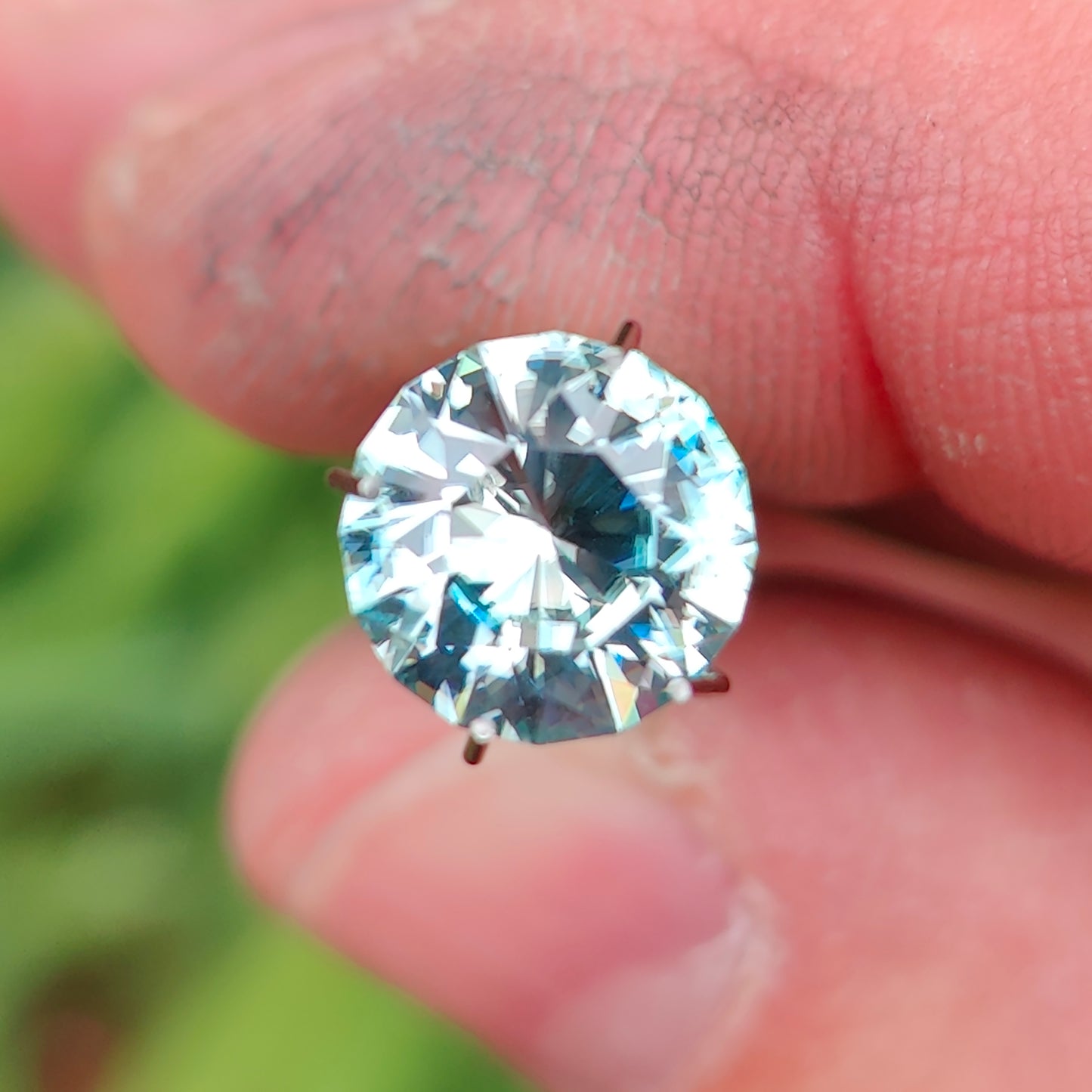 Zircon, 4.15 cts., 9.0 mm., Round, Blue, Colorless, Multi Color, Cambodia