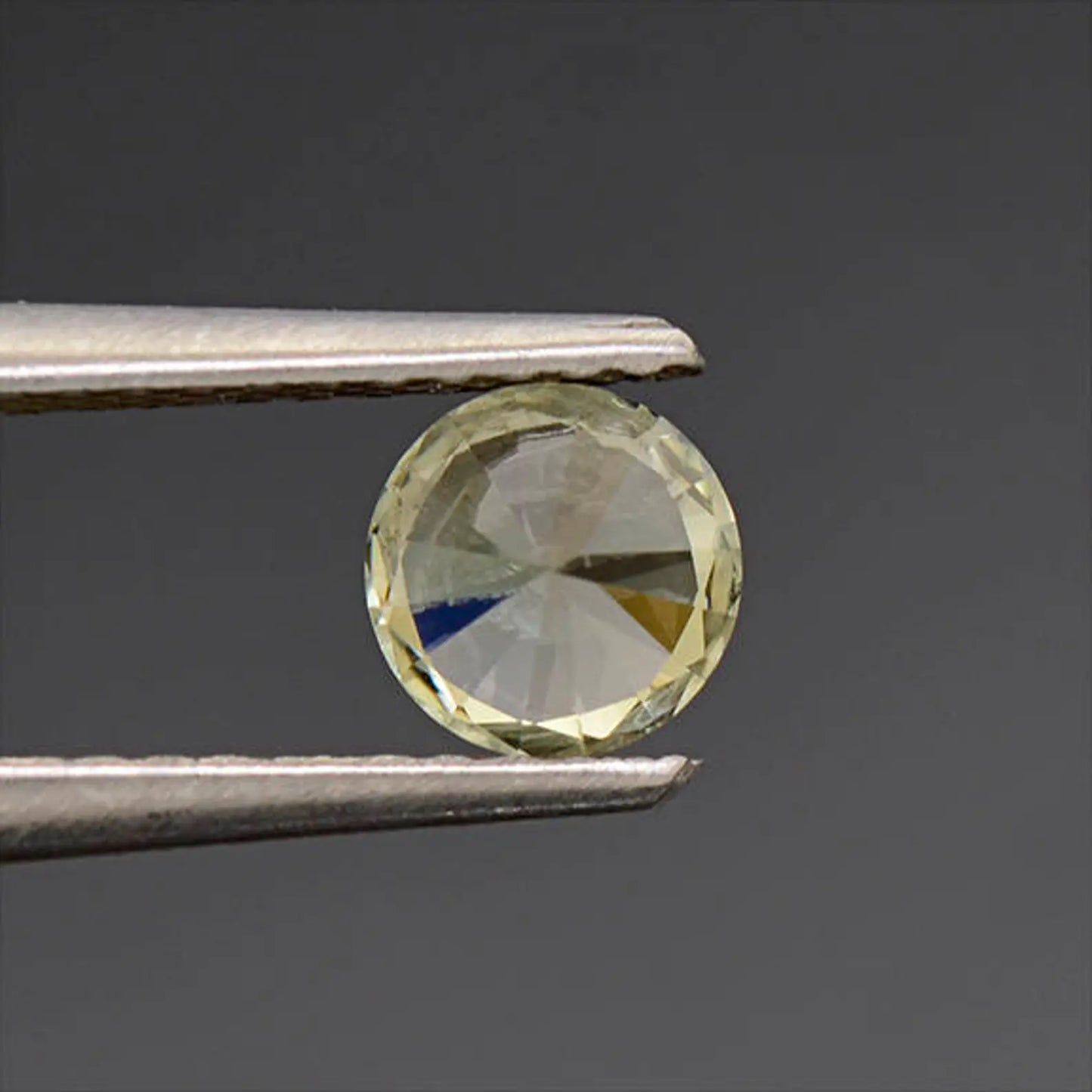 Brilliant Light Yellow Round Sapphire Gemstone from Montana 0.59 cts.