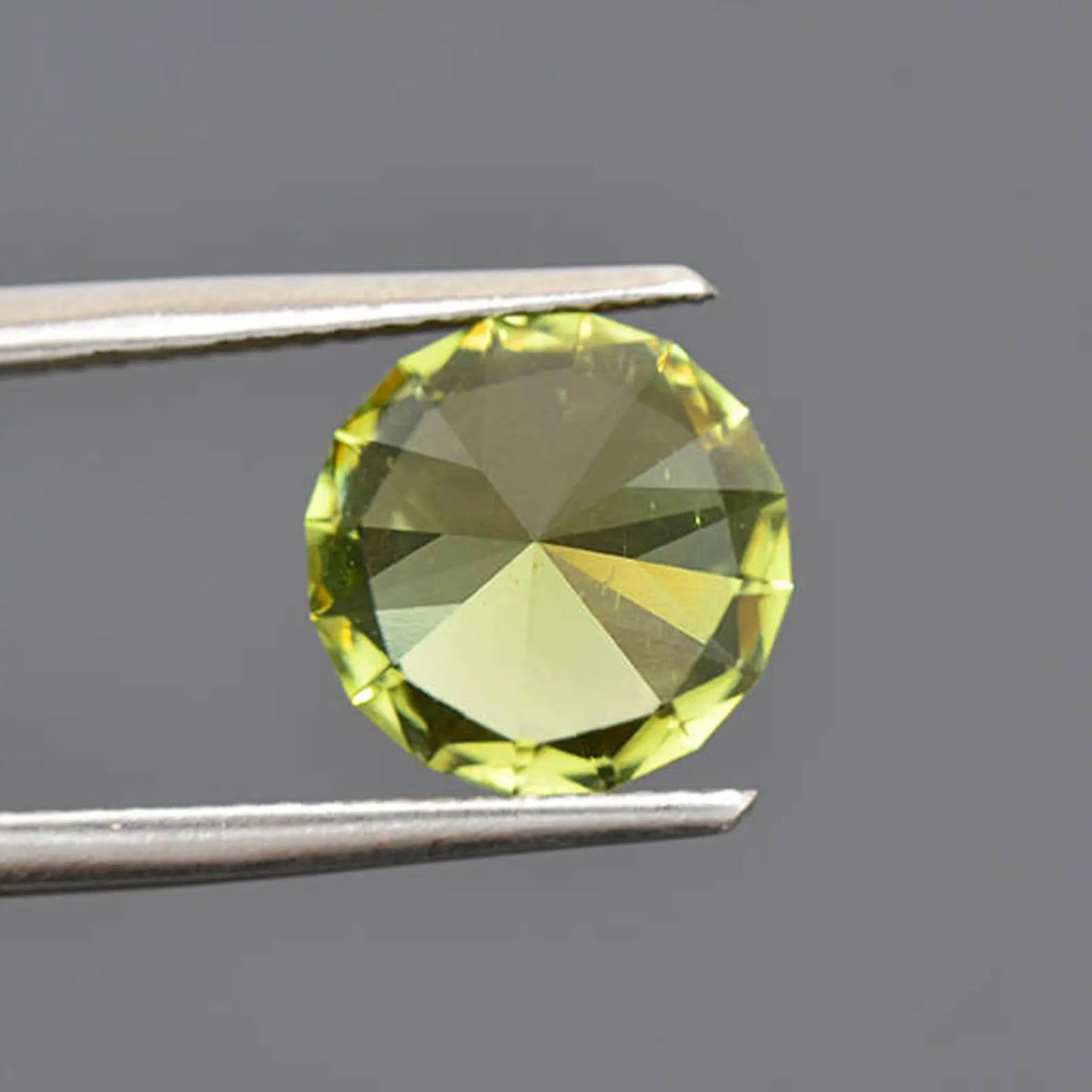 Gorgeous Green Yellow Apatite Gemstone from Tanzania 3.54 cts.