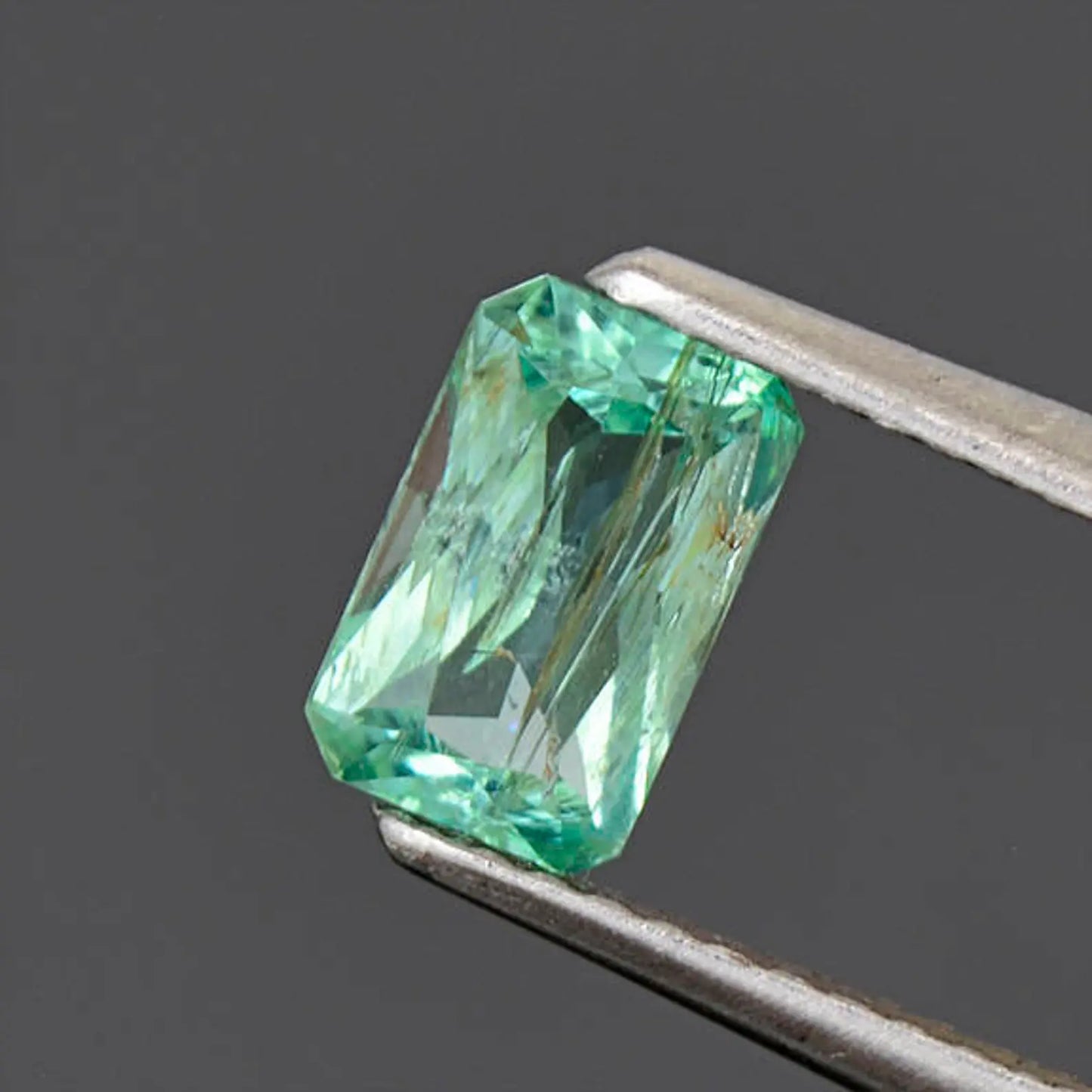 Nice Mint Green Emerald Gemstone from Colombia 0.76 cts.