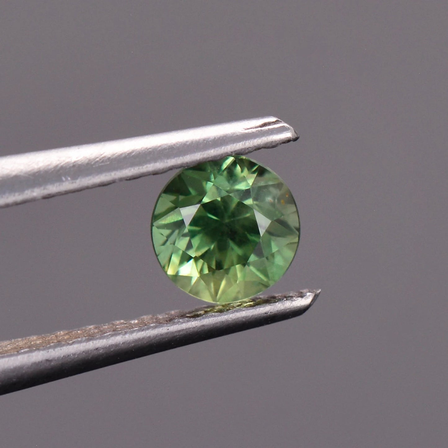 Green Sapphire Gemstone from Montana, Round, 0.46 cts., 4.4 mm.