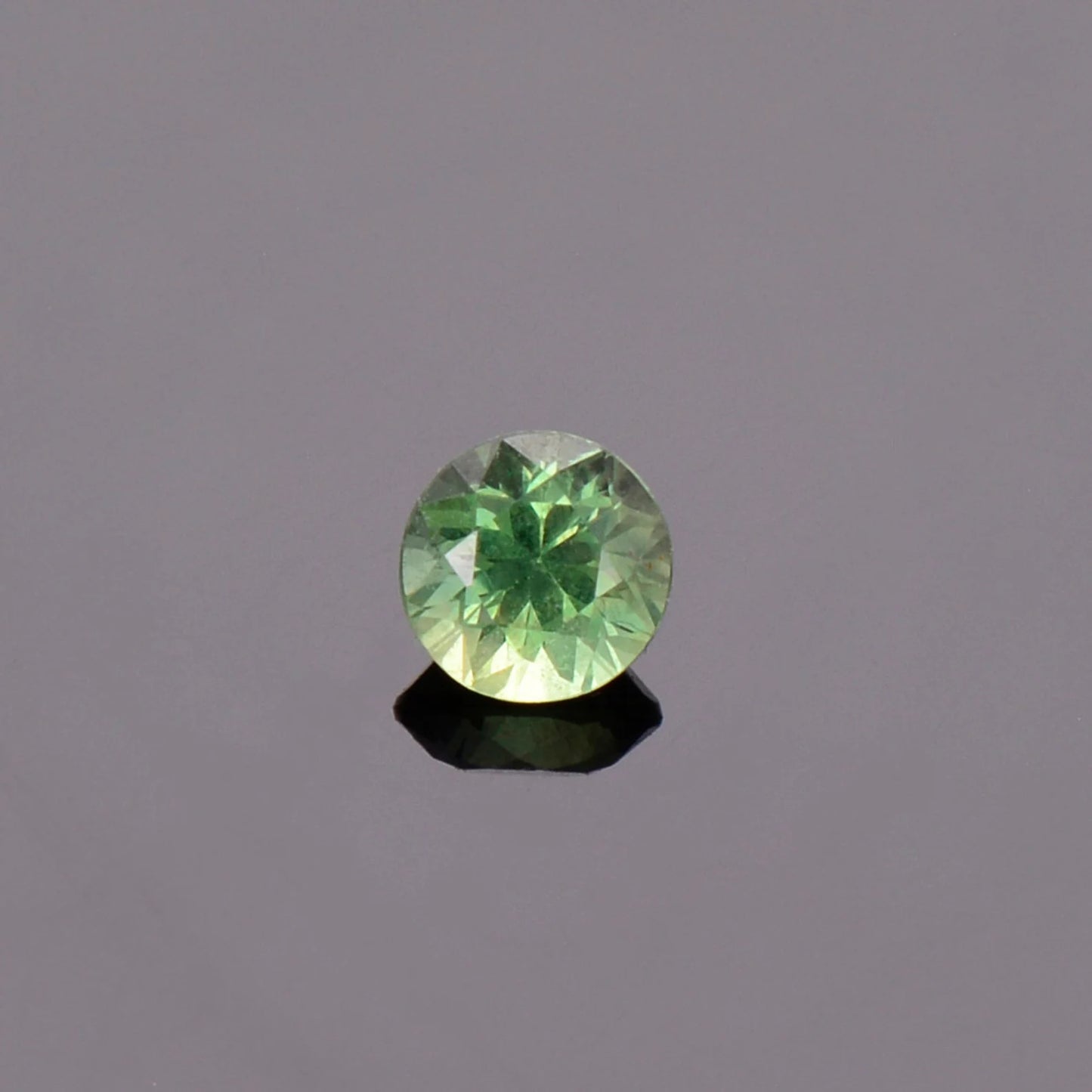 Green Sapphire Gemstone from Montana, Round, 0.46 cts., 4.4 mm.