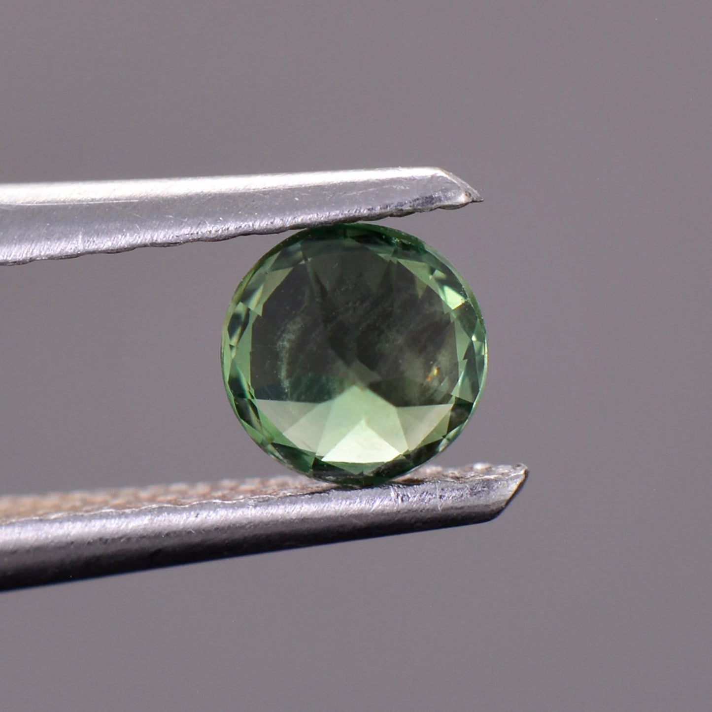 Green Sapphire Gemstone from Montana, Round, 0.46 cts., 4.4 mm.