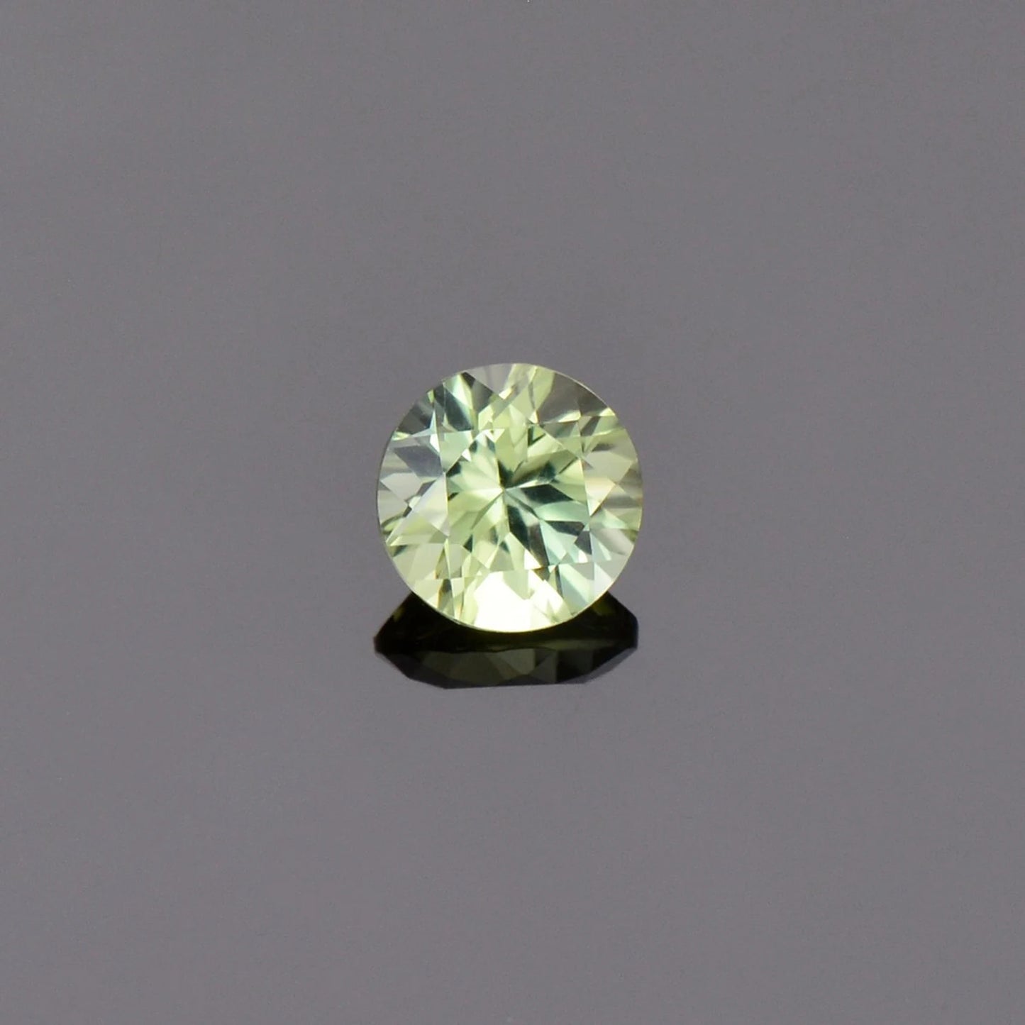 Bright Yellow Green Sapphire from Australia, 0.50 cts., 5 mm., Round Brilliant Cut