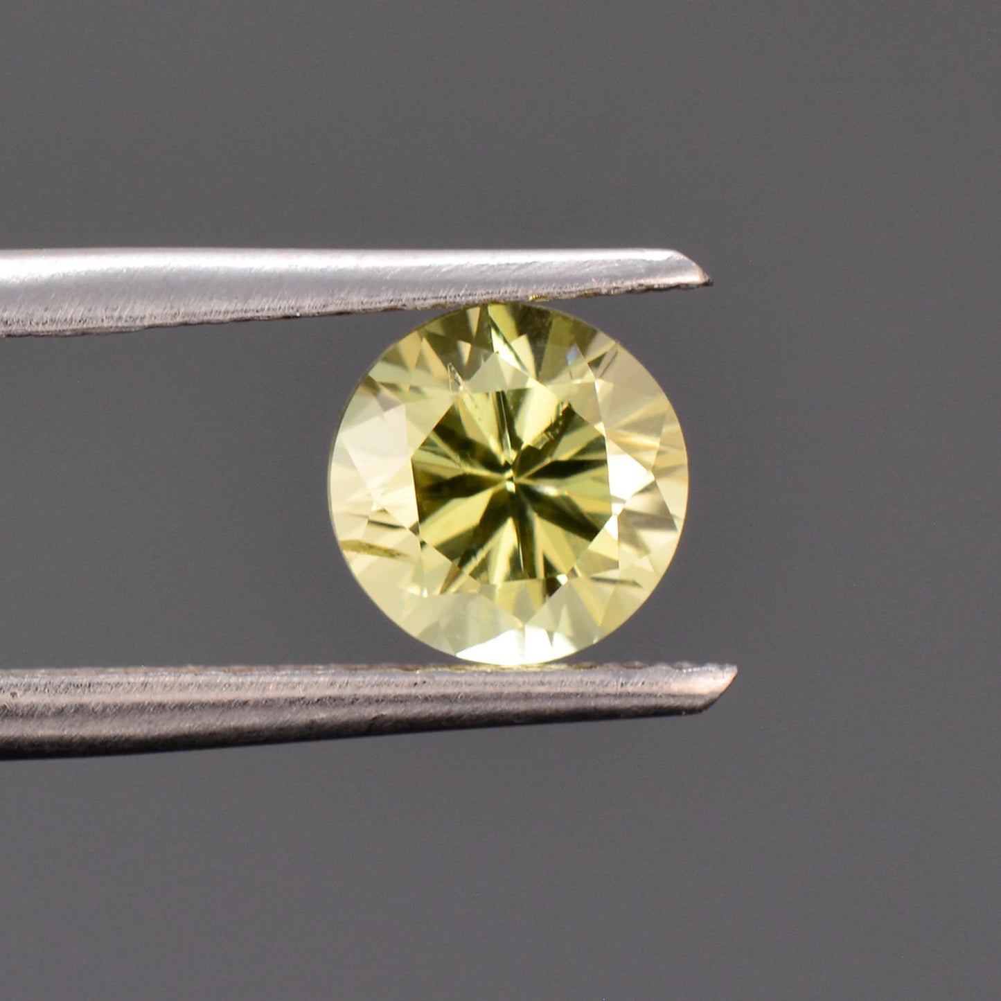 Beautiful Yellow Chrysoberyl Gemstone from Sri Lanka, 1.10 cts., 6.1 mm., Round Brilliant Cut