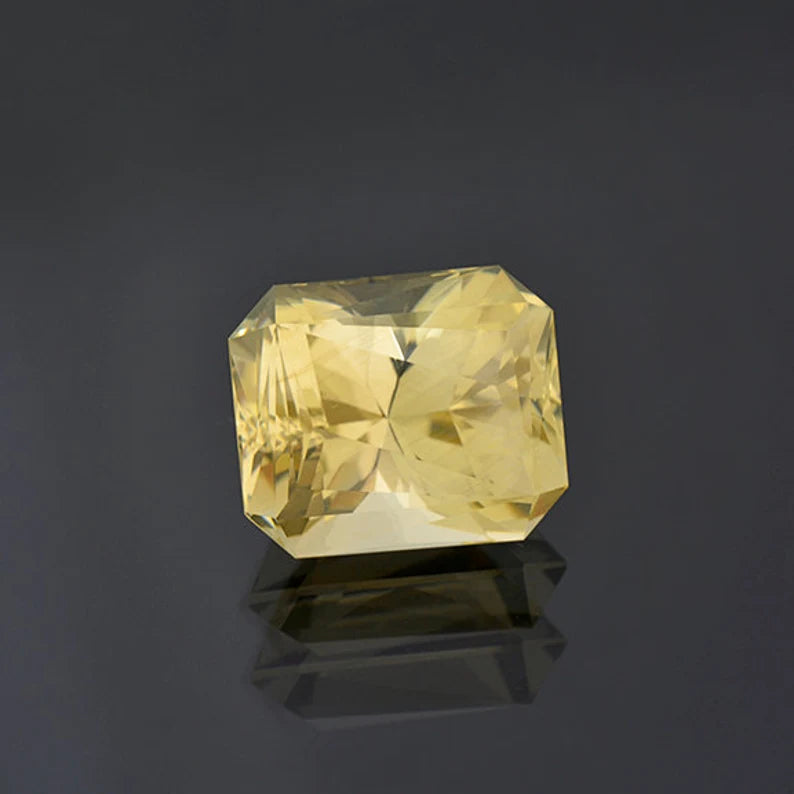 Brilliant Champagne Bytownite Feldspar Gemstone from Mexico 21.52 cts