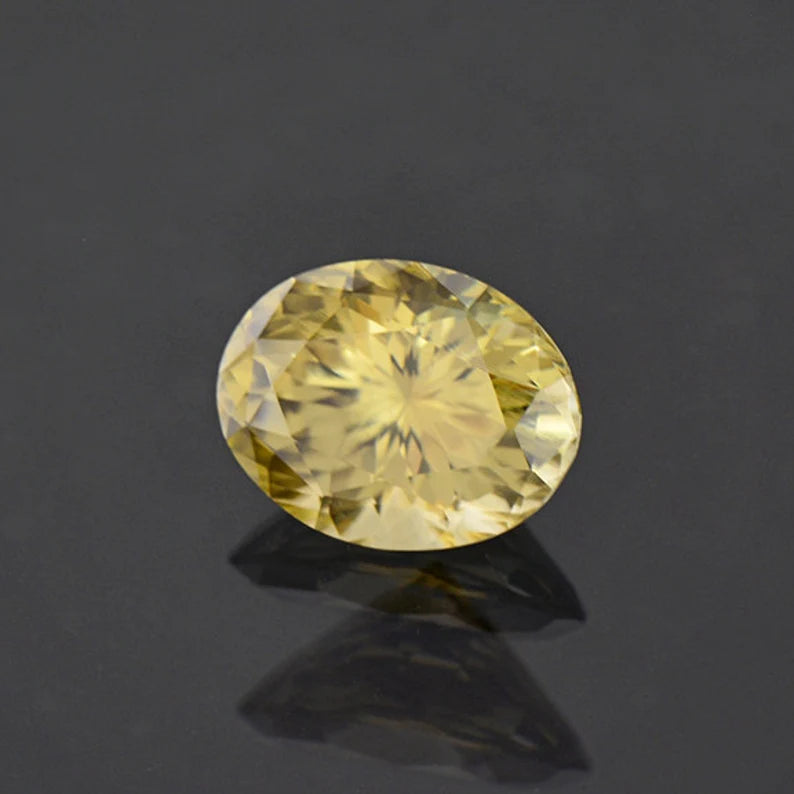 Glitter Pastel Yellow Green Zircon Gemstone from Sri Lanka 4.12 cts., 10x8 mm., Oval Shape