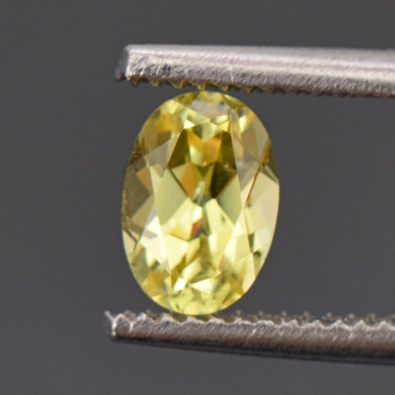 Brilliant Lemon Yellow Sapphire Gemstone from Tanzania 0.88 cts.